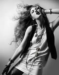 手机版法国materialgirl时尚黑白人像摄影