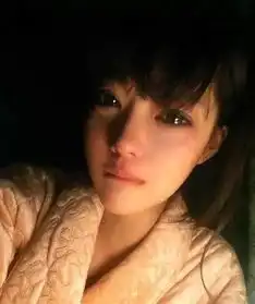 头像伤感女生哭泣图片悲