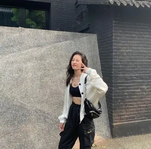 90后最会穿女星扛把子周雨彤女生的衣柜,你值得拥有