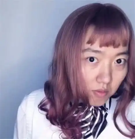 抖音最火的女装大佬,真实面目被曝光,网友真的是辣眼睛