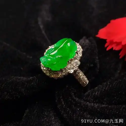 翡翠绿招财貔貅女戒指款式材质寓意与购买指南