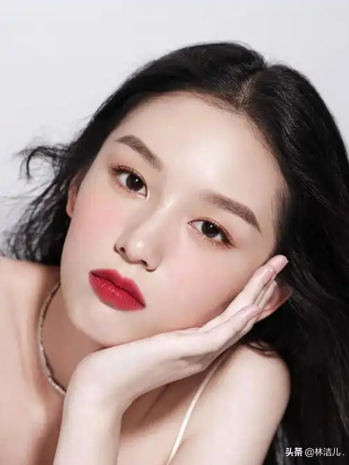 美女就是赢在会发光周也的元气甜妹妆太美,堪称新晋彩妆脸