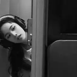 黑白女生头像