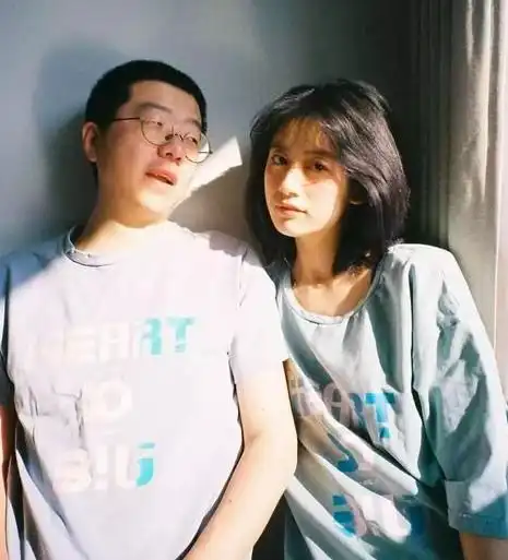 玩黑女生头像女子
