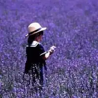 微信头像花丛中女图片微信头像图片大全