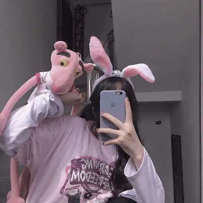 女头图片拿手机挡脸用手机挡着脸的qq女头