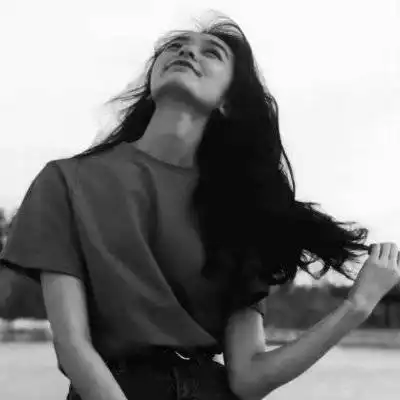 微信头像女高冷黑白颓废