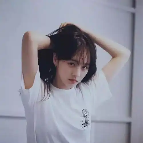 分手后,男生为什么不删掉前任联系方式第一个就很无奈