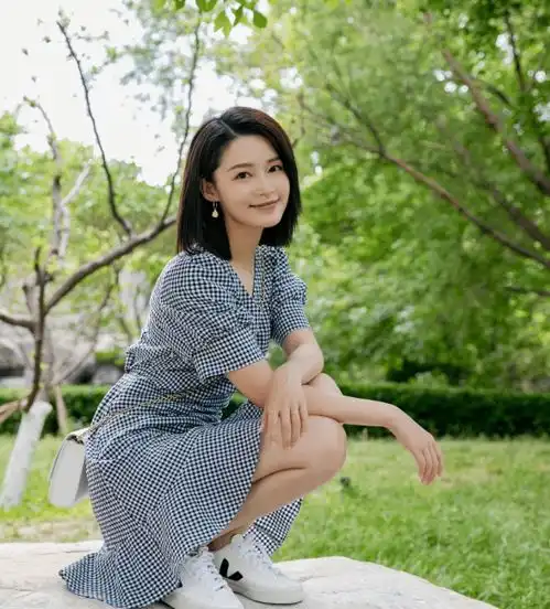 李沁真是娱乐圈一股清流出道12年依然是邻家女孩,清新沁人