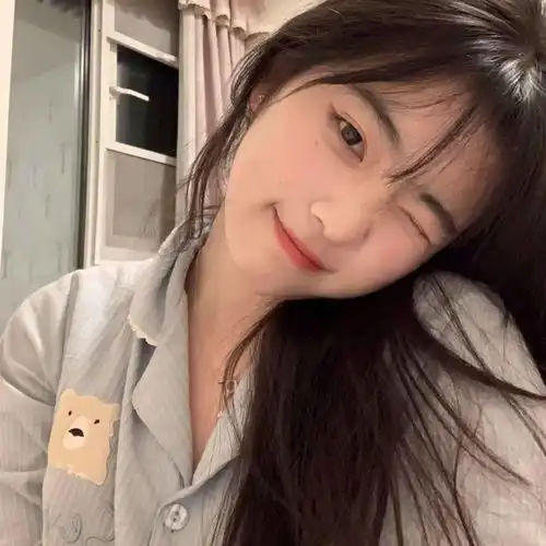 头像女生慵懒风锁骨