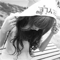 黑白色头像女生背影头像