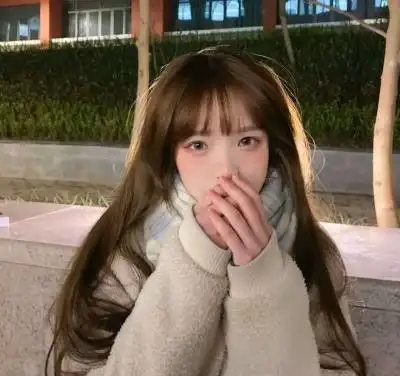 美女画像头像云吾