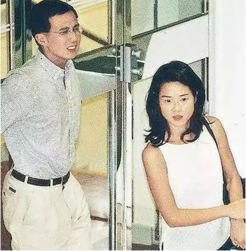 落魄灰姑娘梁洛施的传奇往事