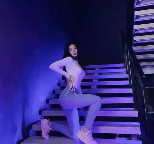 欧美风女生头像唯美水瓶