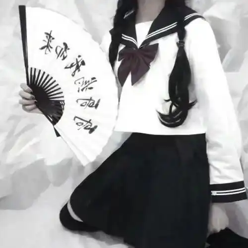 jk女生头像你是踩碎星光落入我梦境的一袋幻想
