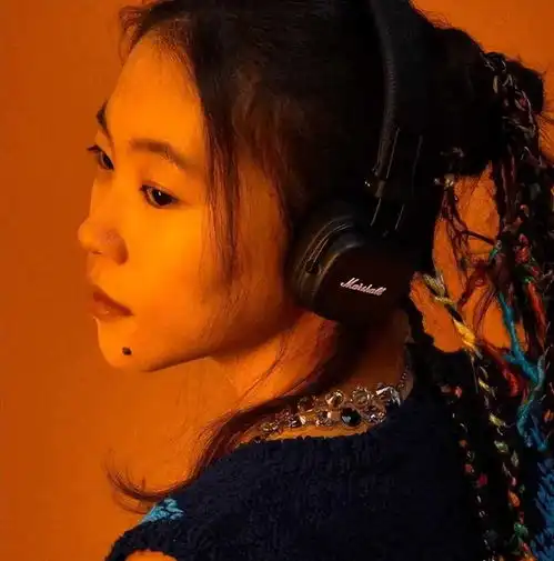 窦靖童妈妈过的衣食无忧,但落魄的父亲,却是我每天的心病