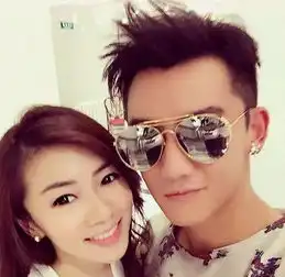 郑恺与女子同游被偶遇,新恋情疑似曝光,女方身材火辣不输程晓玥