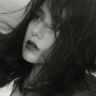 意境女生唯美清纯黑白头像陪我走到最后的也仅有我自己而已