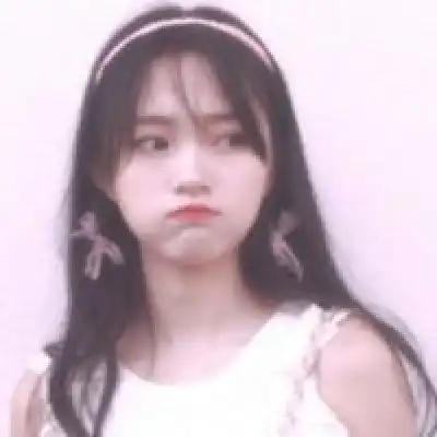 女生头像阳光干净正面灿