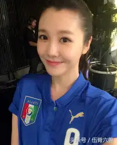 央视第一足球女解说球衣预言让球迷心有余悸,如今效力王思聪