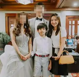 英国偶遇董洁母子,路人找董洁拍照,顶顶不舍妈妈一直站旁边盯着