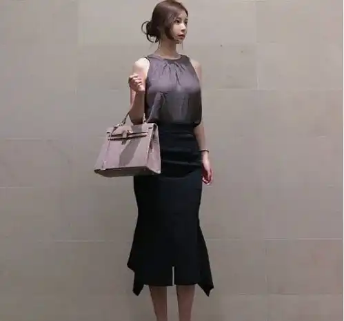 九头身美女名不虚传,腰细腿长,天生的衣服架子