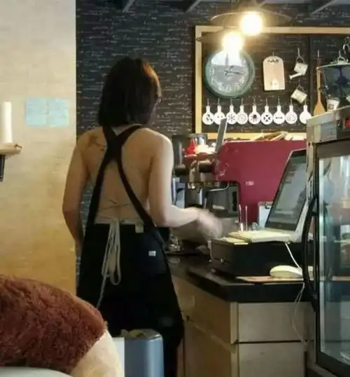 泰国c罩杯咖啡店爆红,咖啡女店员霸气侧漏