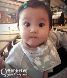 贾静雯穿比基尼女儿咘咘拥有超高人气成最小网红