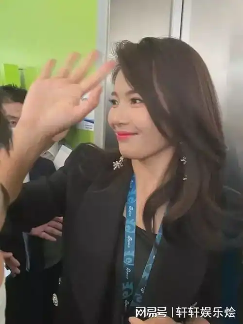 果然,刘涛还是更适合职场女性风格