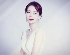 陈数把头发剪短了,少女感不再,网友有了41岁应有的优雅气质