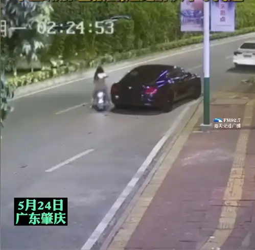 广东骑车女孩撞到宾利车尾,匆忙溜了,车主损失不小