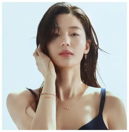 天然美女全智贤宋慧乔金泰熙,已是奔四的人,还这么美
