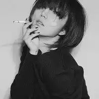 qq头像女生黑白色侧面无