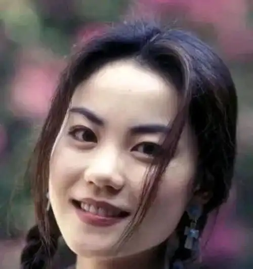 五位一线女明星出场费排名,林志玲排第四,章子怡排第二,她第一