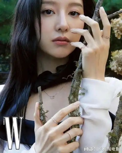 眼泪女王金智媛韩版vogue封面大片,精致贵气画面养眼