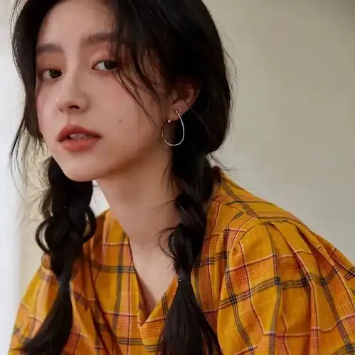 巨招桃花的女生头像