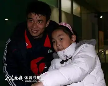 国足32东亚白衣女孩与孙祥