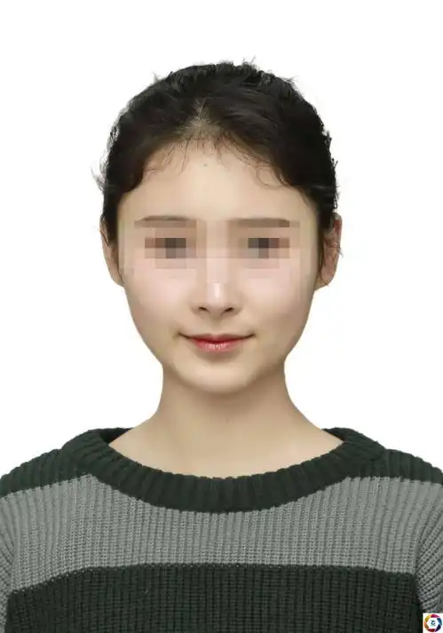 大学老师杀害19岁女学生案开庭,遇害者父母捧女儿遗像法院前痛哭