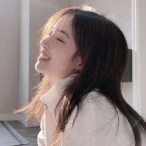 qq头像女生唯美睡趴句子