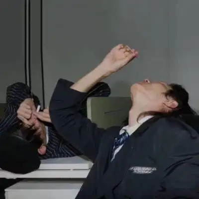 头像女真人背影朋友圈