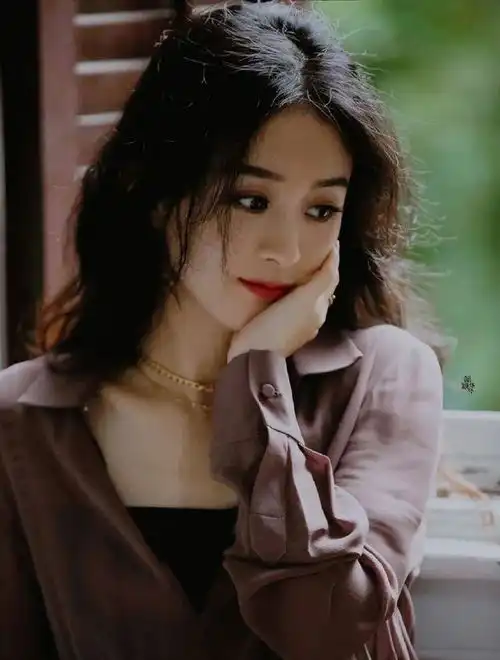 成熟优雅女生图片头像赵