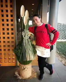 女子日巡大眼美女美腿修长容貌靓丽