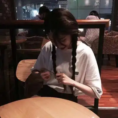 酷女孩头像冷漠真人特别好看的酷女孩图片