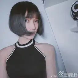 留英女生晒性感拳击照