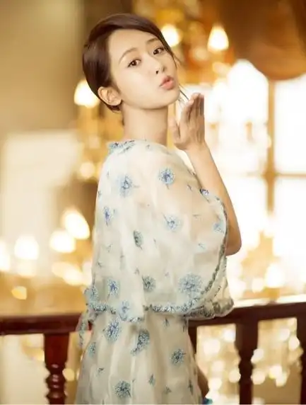 杨紫李沁迪丽热巴等众女星嘟嘴卖萌,你被谁萌到了