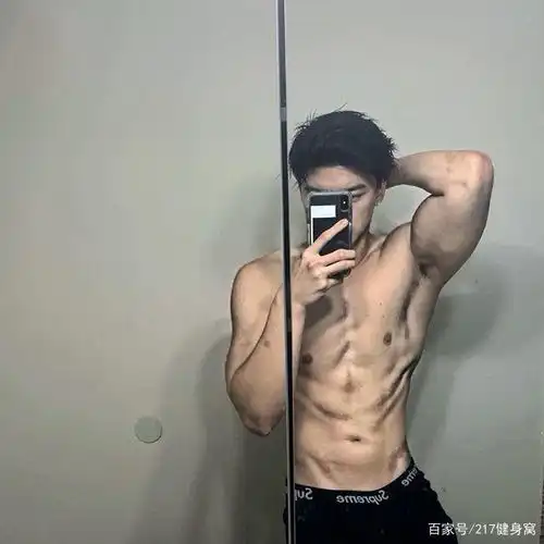 24岁网红晒和美女合照,60万粉丝心碎,真相她是我妈
