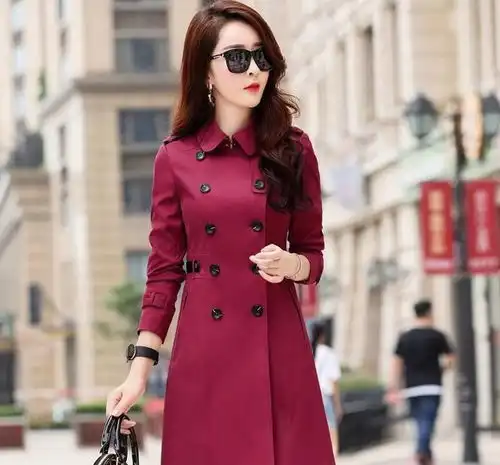 30岁的女人选衣服,一件中长款风衣遮肉显身材,提升女人味