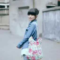 森系写真她叫谢雨泓,是个美丽的女孩