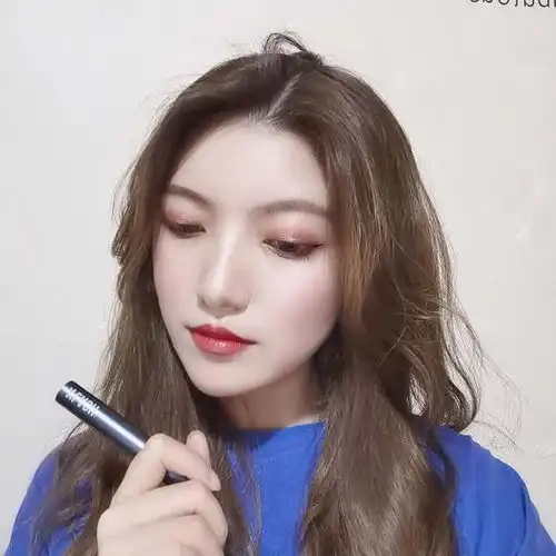 精灵美貌魔鬼身材,轰动全网的真人芭比究竟何许人也