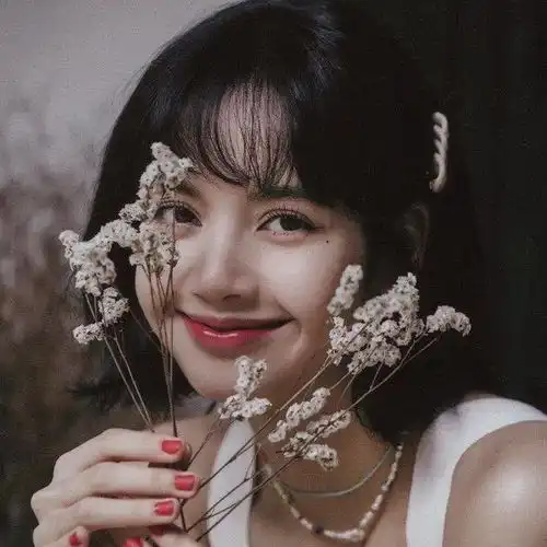 别再披头散发了这4款冬季发型才够美够撩人